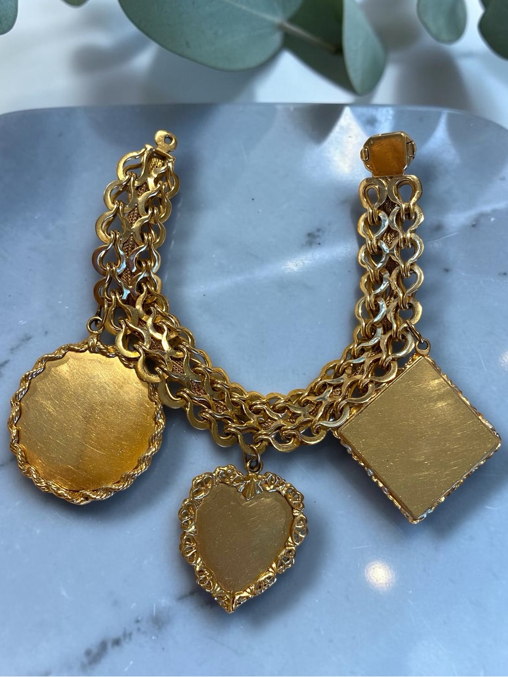 Vintage HEAVY SOLID 14K Yellow Gold 16mm Wide 7” Charm Bracelet with 3 Charms! - Picture 10 of 16